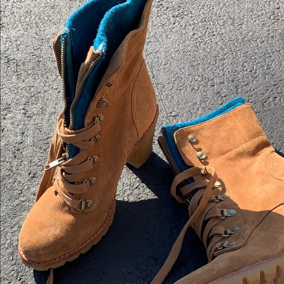 BRAND NEW
UGG Tan and Blue Heeled Boots - Picture 3 of 6